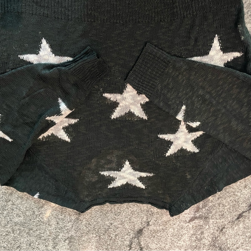 Black Star Pattern Sweater - Picture 3 of 7